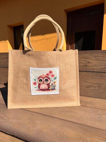 Shoppingtas in jute met handgeborduurd uiltje beschikbaar voor biedingen
