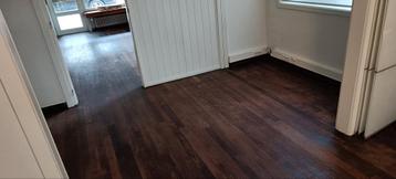 ongeveer 44m² donker parket beschikbaar voor biedingen