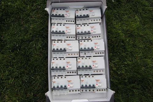 10 zekeringen Merlin Gerin met differentieel blok (VIGI), Doe-het-zelf en Bouw, Elektriciteit en Kabels, Gebruikt, Ophalen