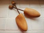 Houten schoenspanners, Ophalen