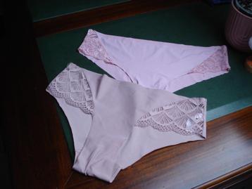 Set: 2 roze slips, dames. mt M beschikbaar voor biedingen