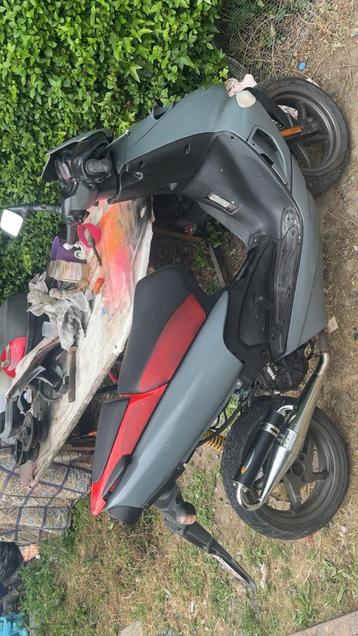 Aprilia sr50, Enlèvement ou Envoi, Classe B (45 km/h), Utilisé, Électrique