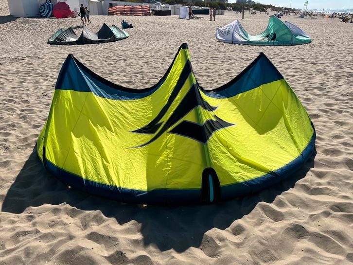 Naish Pivot 9m, Watersport en Boten, Kitesurfen, Zo goed als nieuw, Kite, 9 m², Geen board, Ophalen