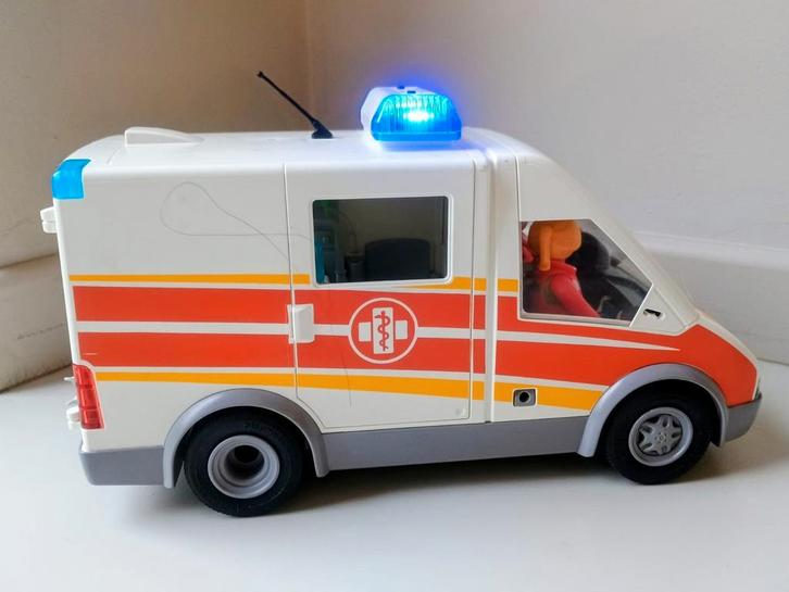 Playmobil 6685 – Ambulance met licht en geluid + 2 figuren, Kinderen en Baby's, Speelgoed | Playmobil, Zo goed als nieuw, Ophalen
