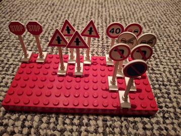 13 lego-verkeersborden beschikbaar voor biedingen