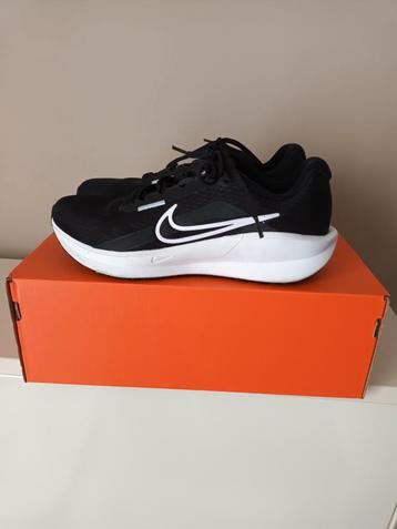 Nike damessneakers in nieuwe staat p38 1/2 beschikbaar voor biedingen