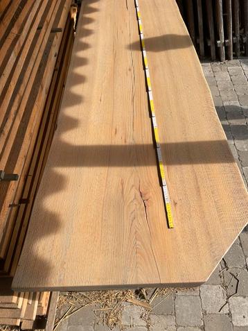 Eiken tafel beschikbaar voor biedingen