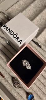 Bague Pandora Halo Coeurs Scintillants taille 56, Handtassen en Accessoires, Ringen, Ophalen