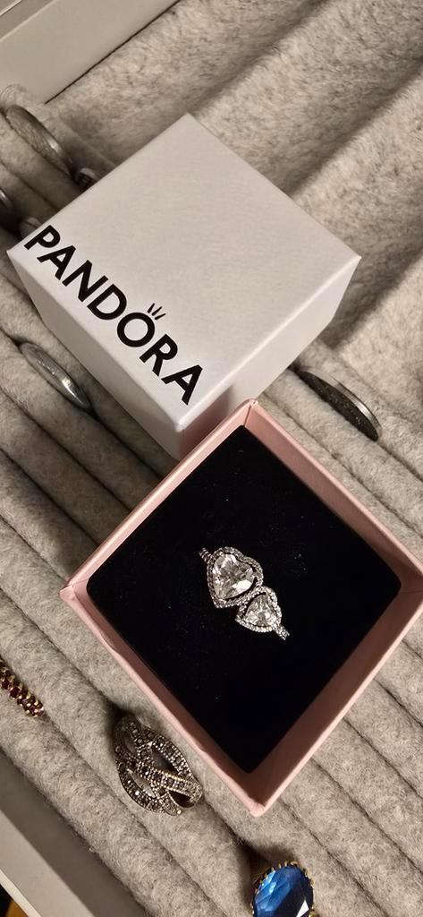Bague Pandora Halo Coeurs Scintillants taille 56, Handtassen en Accessoires, Ringen, Ophalen