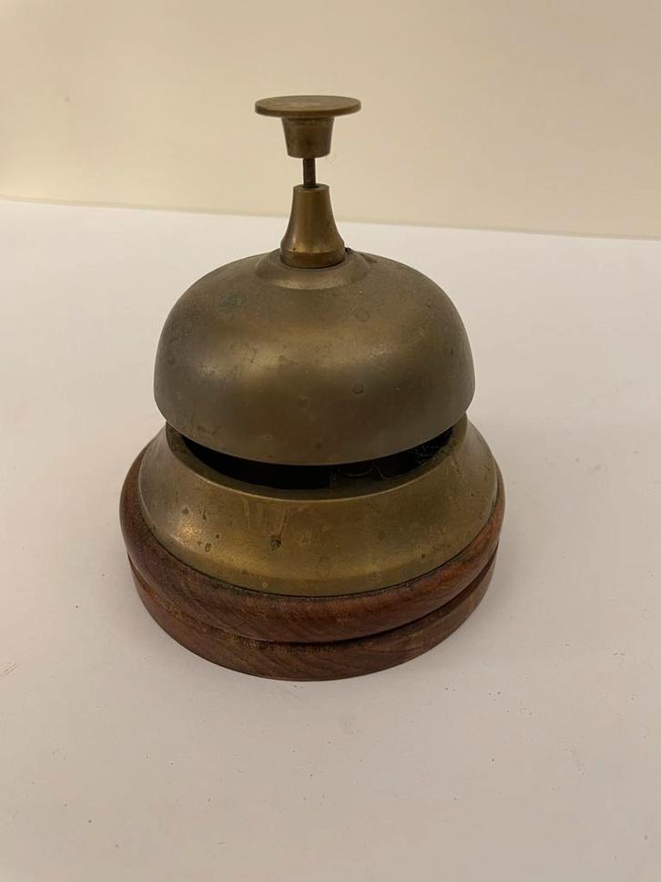 Klassieke Hotelbel van Messing met Houten Basis., Antiek en Kunst, Antiek | Brons en Koper, Ophalen of Verzenden