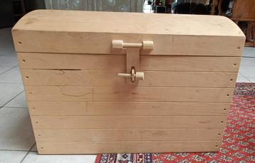 Houten (speelgoed)kist beschikbaar voor biedingen