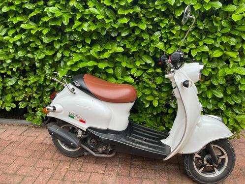 Scooter 50 cc - Italiaanse retro - slechts 2177 km, Fietsen en Brommers, Scooters | Overige merken, Gebruikt, Klasse A (25 km/u)