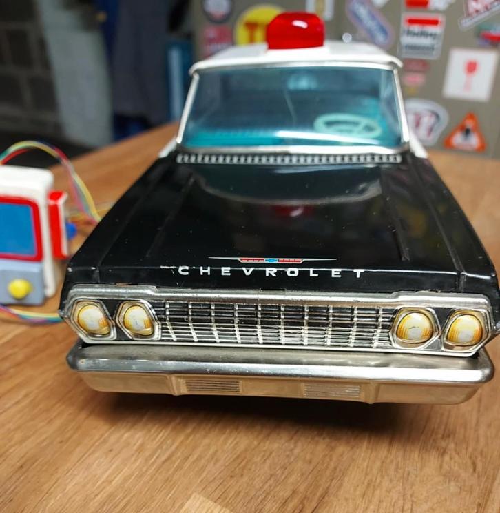 CHEVROLET IMPALA 1963 friction car, Antiek en Kunst, Antiek | Speelgoed, Ophalen
