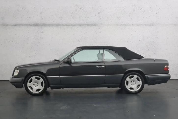 mercedes w 124 cabrio e220 oldtimer super staat, Auto's, Mercedes-Benz, Bedrijf, E-Klasse, Elektrische ramen, Benzine, Cabriolet