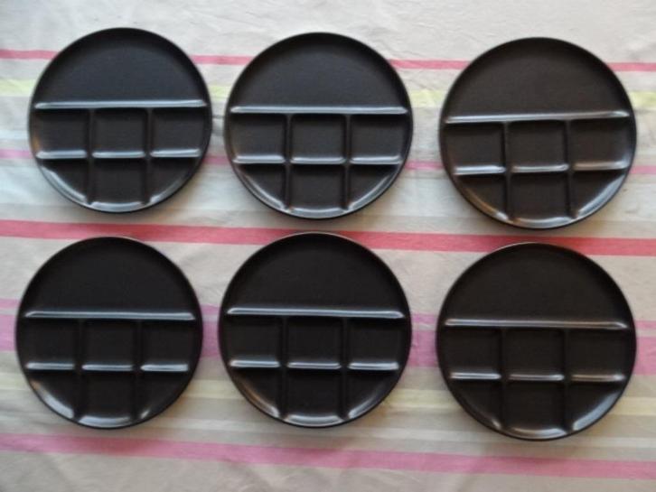 Lot 6 assiettes à fondue - design vintage - état neuf, Maison & Meubles, Cuisine | Vaisselle, Comme neuf, Assiettes(s), Uni, Céramique