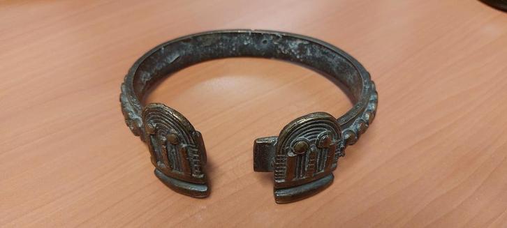 Dekoggoro bronzen armband of armband, Gan, Antiek en Kunst, Kunst | Niet-Westerse kunst, Ophalen