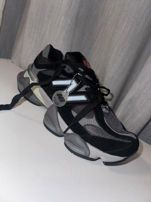 Nieuwe New Balance 9060 sneakers – Maat 43 –, Kleding | Heren, Schoenen, Nieuw, Sportschoenen, Zwart, Ophalen of Verzenden