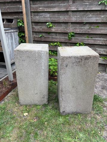 2 zuilen beschikbaar voor biedingen