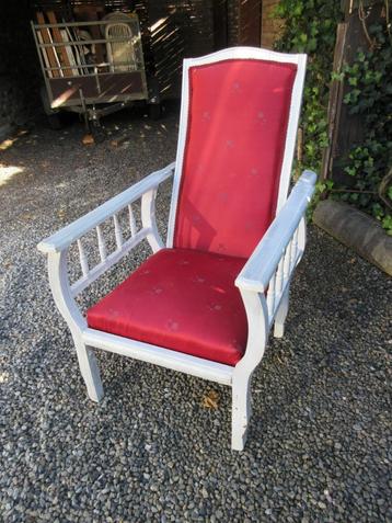 Fauteuil ancien idéal pour Saint-Nicolas chaise décoration disponible aux enchères