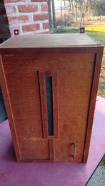 Kastje,kinderstoel ,taboeret en kranten standaard gratis, Huis en Inrichting, Kasten | Overige, Ophalen