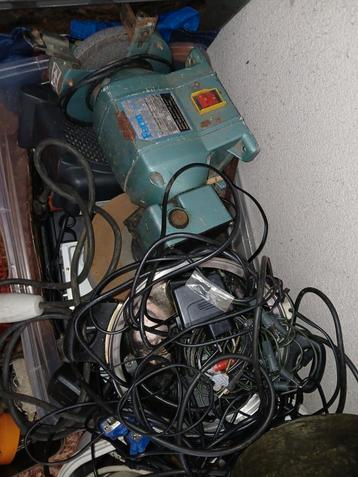 hp,4g,+ slijpmachine+ dvd's+ bietenmolen+ koper+.... beschikbaar voor biedingen