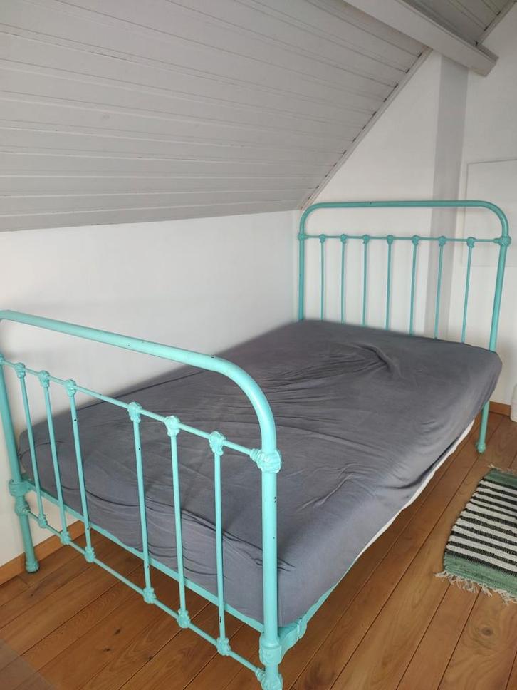 Leuk bed twijfelaar + matras, Huis en Inrichting, Slaapkamer | Bedden, Twijfelaar, Ophalen