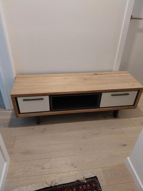 TV kast laag, Huis en Inrichting, Kasten | Dressoirs, Zo goed als nieuw, 100 tot 150 cm, 25 tot 50 cm, Met lade(s), Met klep(pen)