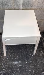 Table de chevet en métal blanc IKEA, Maison & Meubles, Chambre à coucher | Tables de chevet, Métal ou Aluminium, Moins de 55 cm
