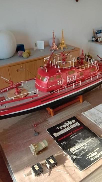 Robbe Feuerlöschboot Düsseldorf, Hobby en Vrije tijd, Modelbouw | Boten en Schepen, Ophalen of Verzenden