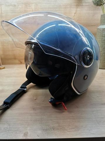 Helm met windscherm en zonnescherm.maat M.amper gebruikt. beschikbaar voor biedingen