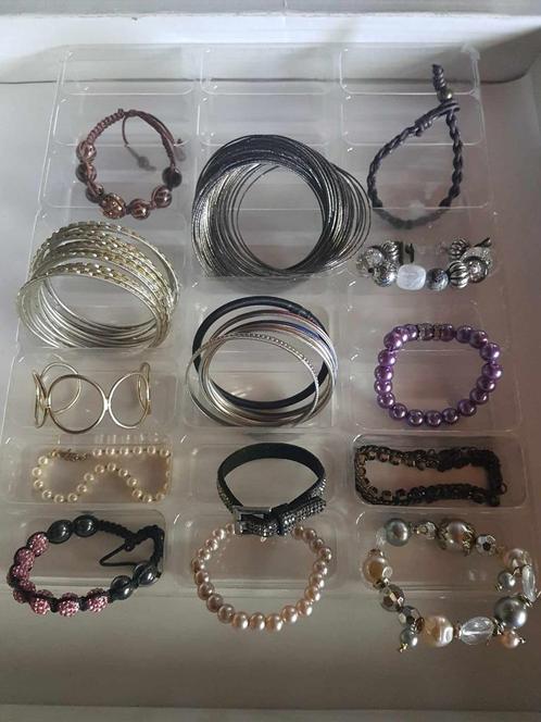 Lot de nombreux bracelets, Bijoux, Sacs & Beauté, Bracelets, Utilisé, Enlèvement ou Envoi