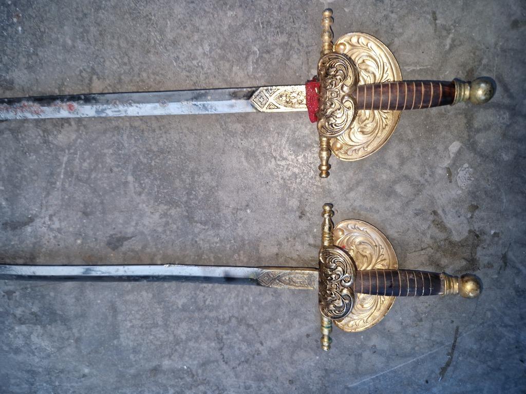 Deux épées anciennes, Antiquités & Art, Enlèvement