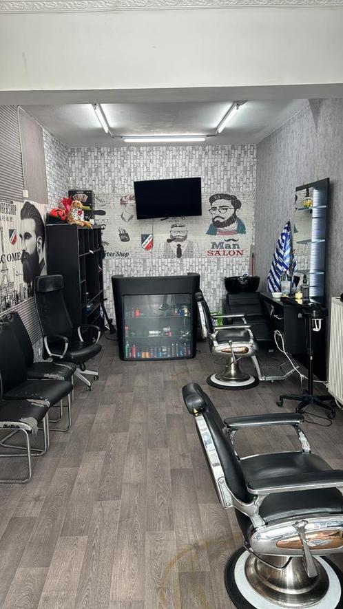 Kapperstoel en wasbak met stoel, Diensten en Vakmensen, Haarkappers