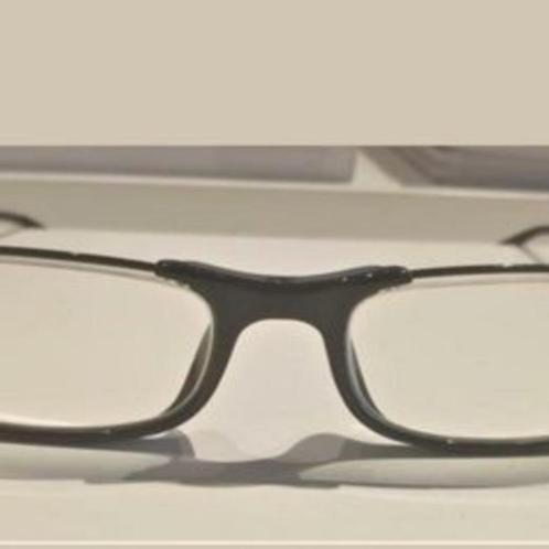 Calvin Klein zwarte dunne bril, Handtassen en Accessoires, Zonnebrillen en Brillen | Dames, Zo goed als nieuw, Bril, Overige merken