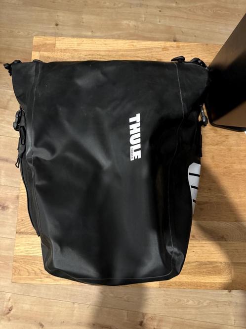 Thule Shield 17L fietstas — waterdicht, perfecte staat, Fietsen en Brommers, Fietsaccessoires | Fietstassen, Zo goed als nieuw