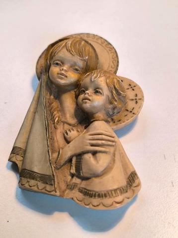 Wanddecoratie 'Madonna met kind' beschikbaar voor biedingen