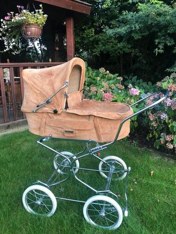 Retro kinderwagen en wippertje beschikbaar voor biedingen