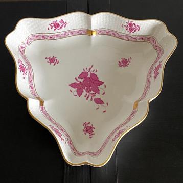 Herend AP 191 driehoekige porseleinen schaal of kom beschikbaar voor biedingen