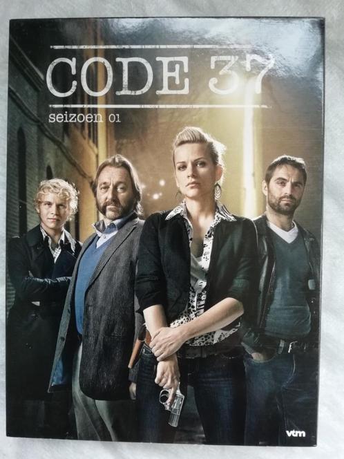 Box met 4 DVD's 'code 37' met Veerle Baetens, CD & DVD, DVD | TV & Séries télévisées, Enlèvement