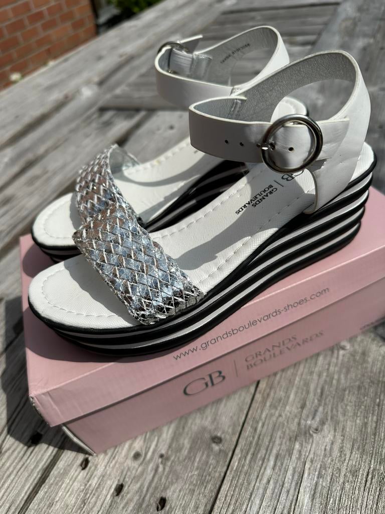 Sandales blanches et argentées pointure 37, Enlèvement ou Envoi, Neuf