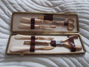 DELVAUX Zeldzame bordeauxrode leren manicurekoffer beschikbaar voor biedingen