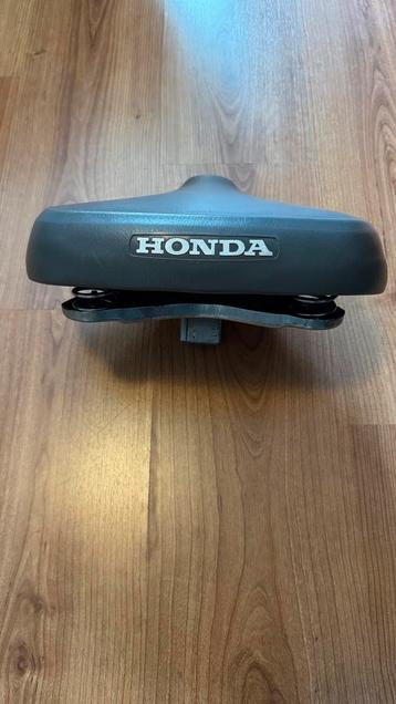 Honda Camino grijze paddestoelzadel in zeer goede staat beschikbaar voor biedingen