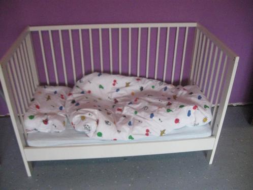 mooi wit baby bedje  - Zonder matras, Kinderen en Baby's, Kinderkamer | Bedden, Gebruikt, Minder dan 140 cm, Minder dan 70 cm