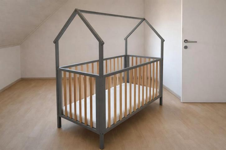 Mooi bedhuisje / babybedje inclusief Aerosleep matras, Kinderen en Baby's, Kinderkamer | Bedden, Ophalen