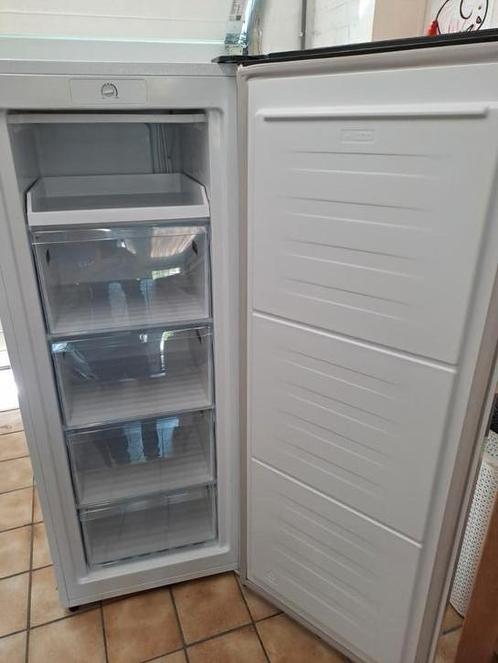 Diepvries met 4 schuiven en 1 koelvak merk exquisit, Elektronische apparatuur, Vriezers en Diepvrieskisten, Zo goed als nieuw