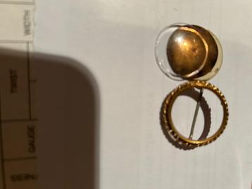 bijoux anciens cuivrés (broches) beschikbaar voor biedingen
