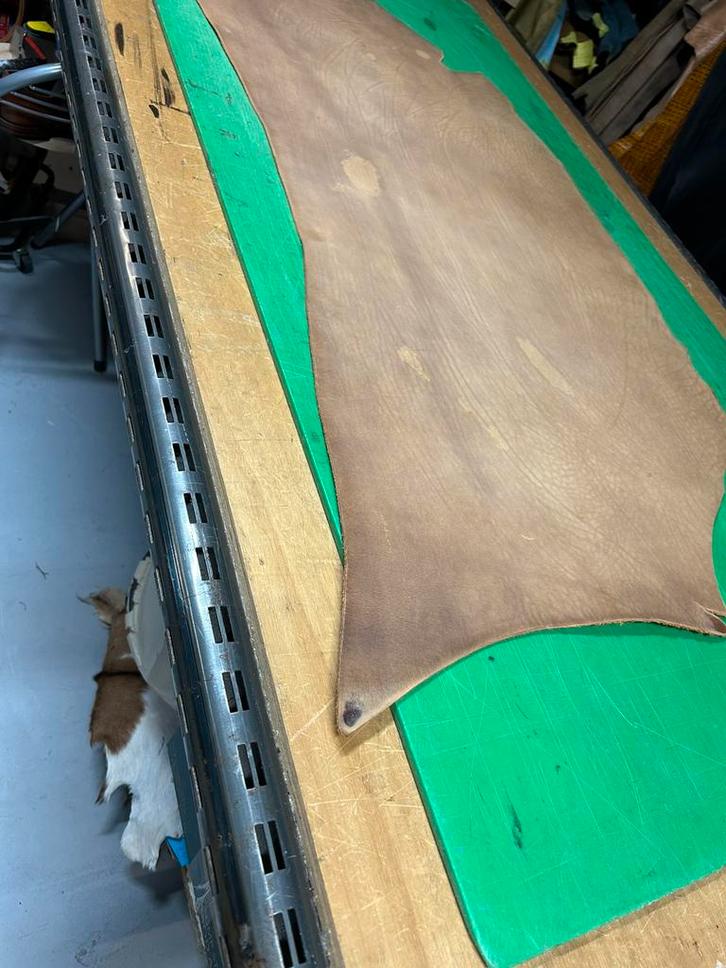 Lichtbruin patina-vintage tuigleer 2-2,5mm dik galf soepel 5, Hobby en Vrije tijd, Stoffen en Lappen, Zo goed als nieuw, Bruin