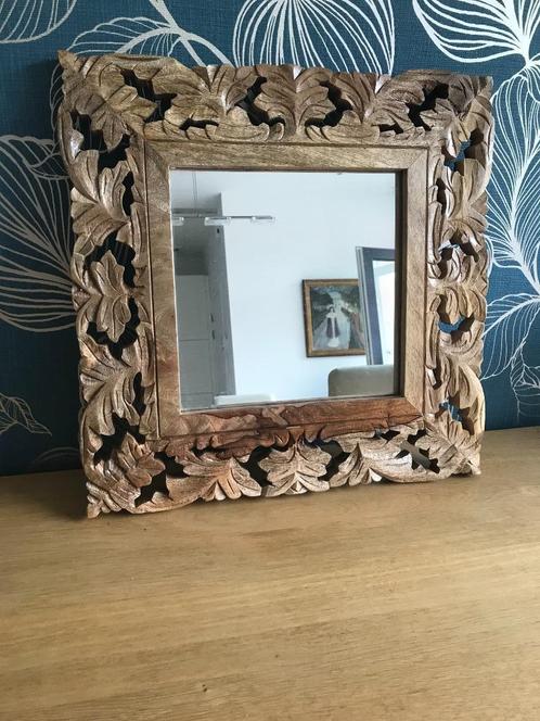 Vierkante spiegel met uitgewerkte kader, Huis en Inrichting, Woonaccessoires | Spiegels, Nieuw, Minder dan 50 cm, Minder dan 100 cm