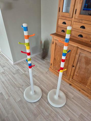 2 kapstokken voor kinderkamer beschikbaar voor biedingen