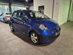 Blauwe toyota aygo, Auto's, Toyota, Voorwielaandrijving, 50 kW, Zwart, Alcantara